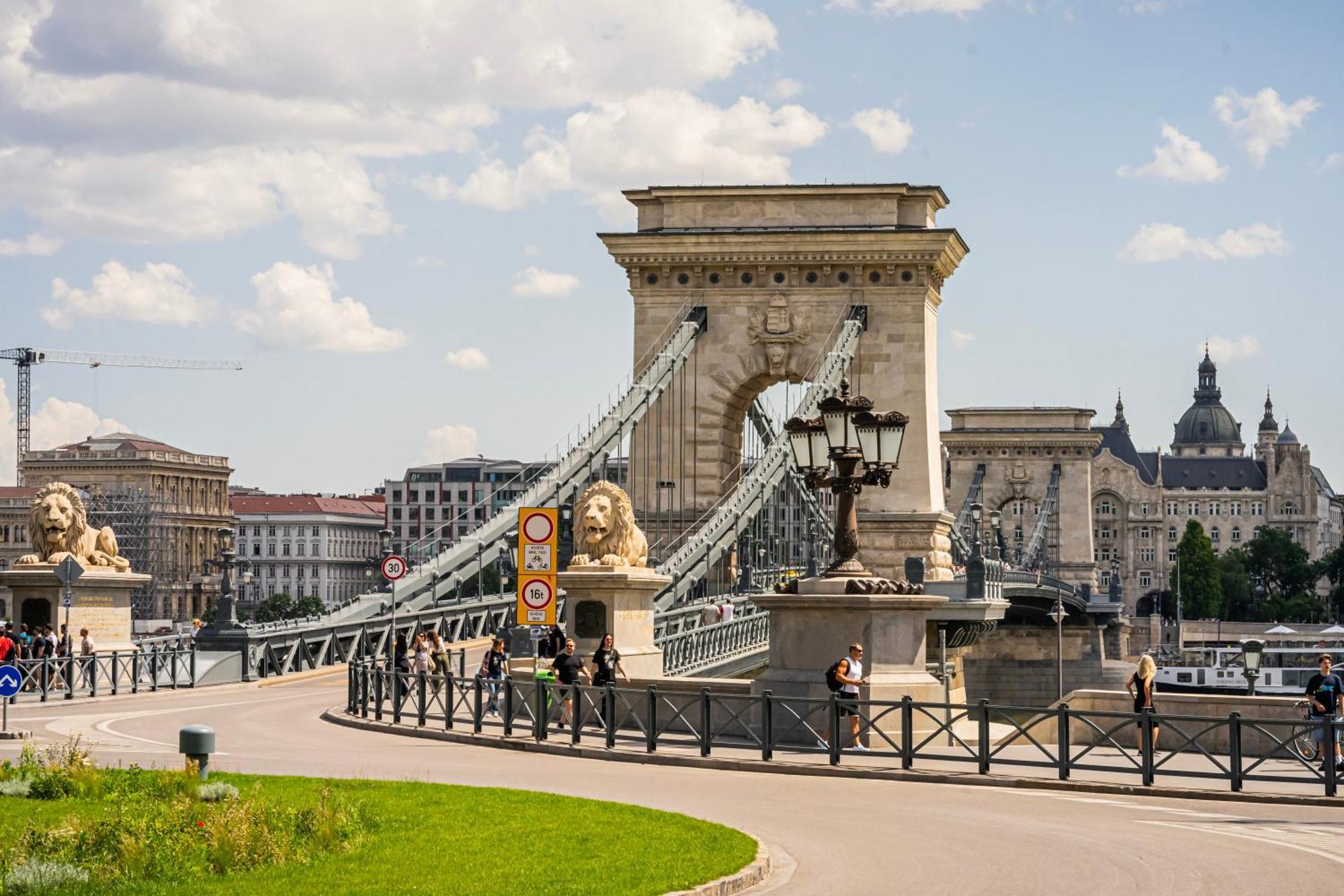 Elegant Escape By Buda Castle For Pleasure Seekers Budapest Luaran gambar